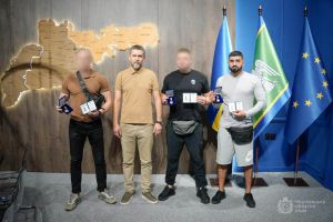 Голова Чернівецької обласної ради вручив відзнаку «Незламні» військовим